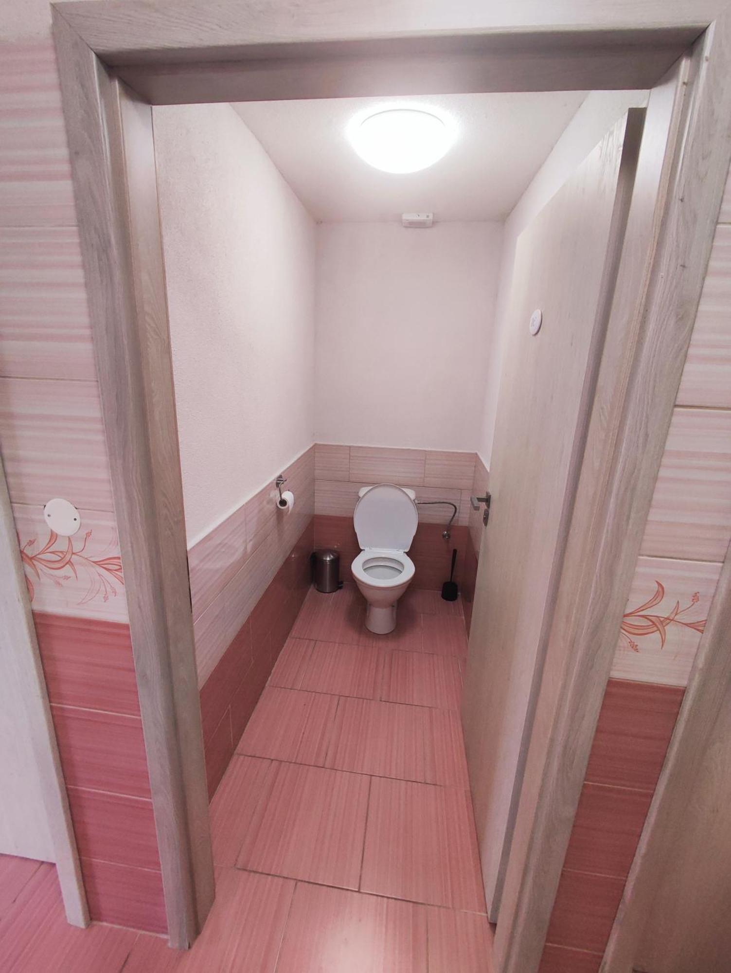 Pronajem Dreveneho Mobilheimu Stit Apartment Chlumec nad Cidlinou Ngoại thất bức ảnh